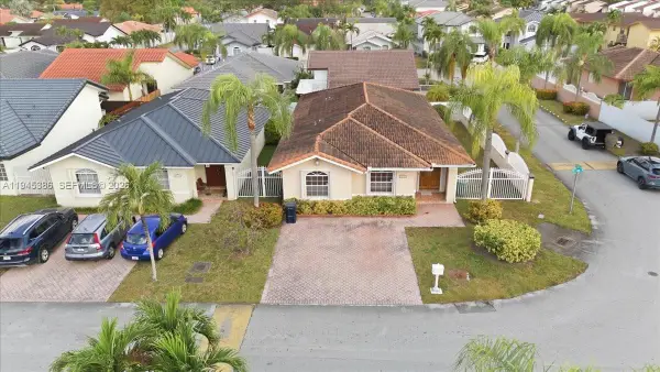 10351 SW 23rd St, Miami, FL 33165