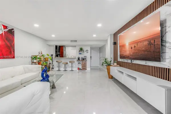 8635 NW 8th St #413, Miami, FL 33126