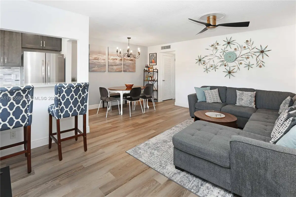 5300 Washington St #E207, Hollywood, FL 33021 - Image #1