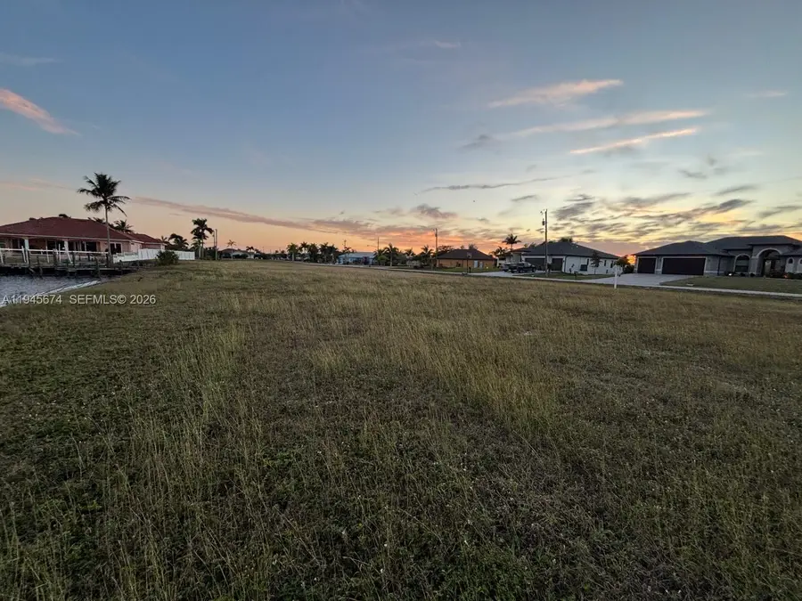 1213 NW 39th Ave, Cape Coral, FL 33993 - Image #2