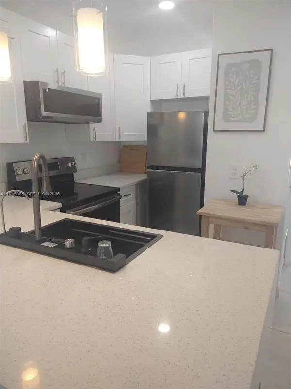 600 Layne Blvd #122, Hallandale Beach, FL 33009