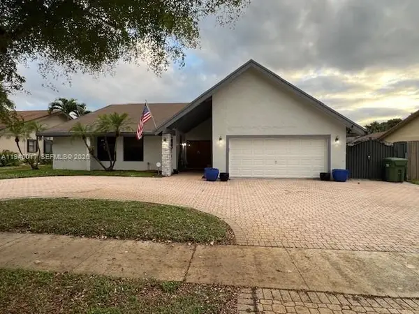 10140 NW 21st Ct, Pembroke Pines, FL 33026