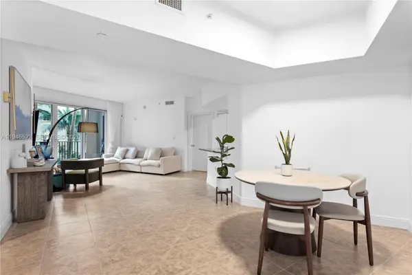 19900 E Country Club Dr #216, Aventura, FL 33180