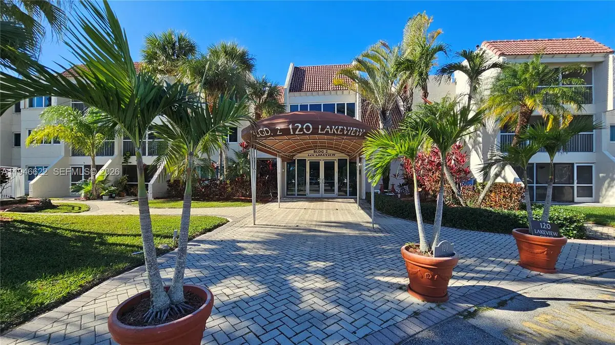 120 Lakeview Dr #113, Weston, FL 33326 - Image #1