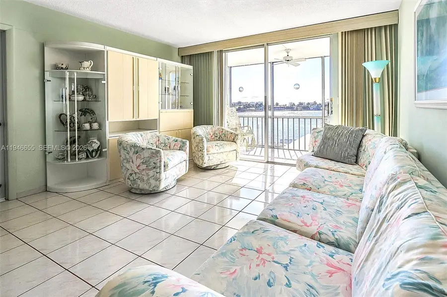 3010 Marcos Dr #R311, Aventura, FL 33160 - #2