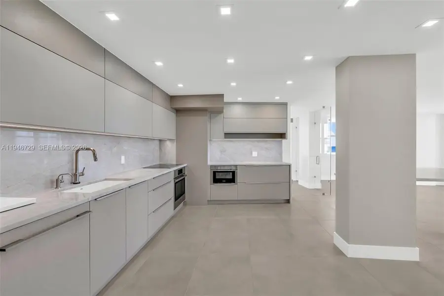 209 N Fort Lauderdale Beach Blvd #6B, Fort Lauderdale, FL 33304 - #3