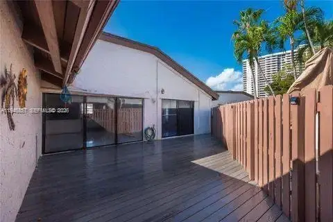 601 Leslie Dr #601, Hallandale Beach, FL 33009 - Image #2