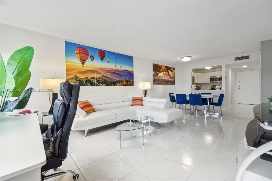 140 Lakeview Dr #203, Weston, FL 33326 - Image #2