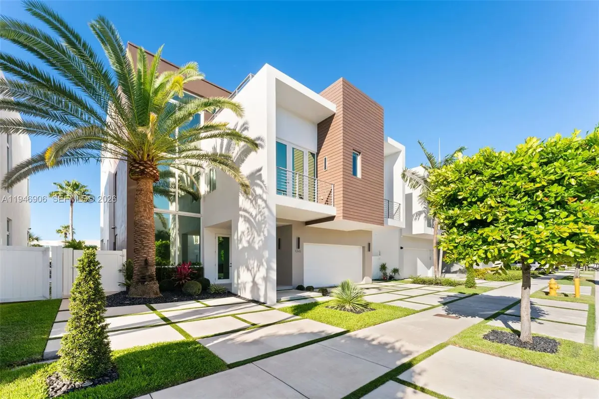 10561 NW 67th Ter, Doral, FL 33178 - Image #1