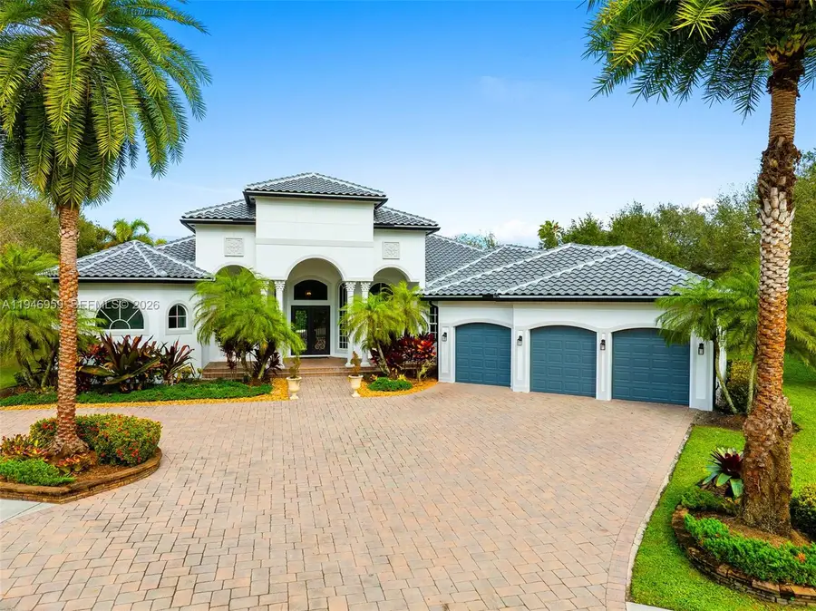 12401 N Stonebrook Cir, Davie, FL 33330 - Image #3