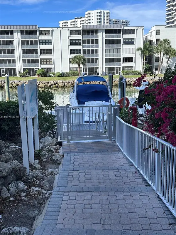 3575 Mystic Pointe Dr, Aventura, FL 33180