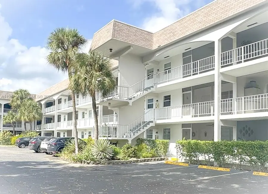 581 Blue Heron Dr #302-B, Hallandale Beach, FL 33009 - Image #3