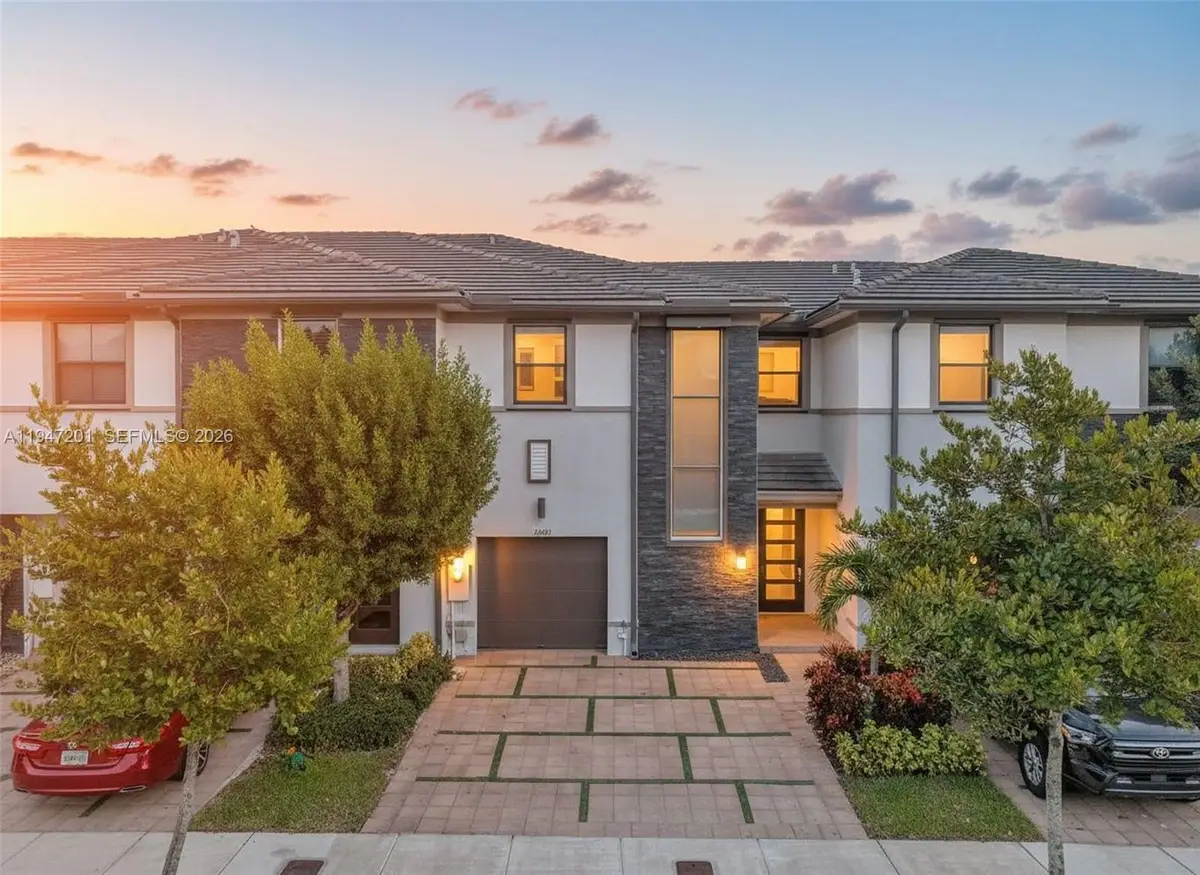 15481 NW 91st Ct, Miami Lakes, FL 33018 - Image #1