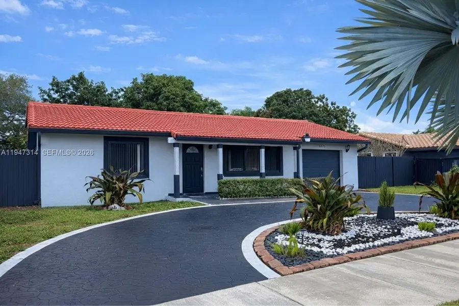 6875 SW 148th Ct, Miami, FL 33193 - Image #2