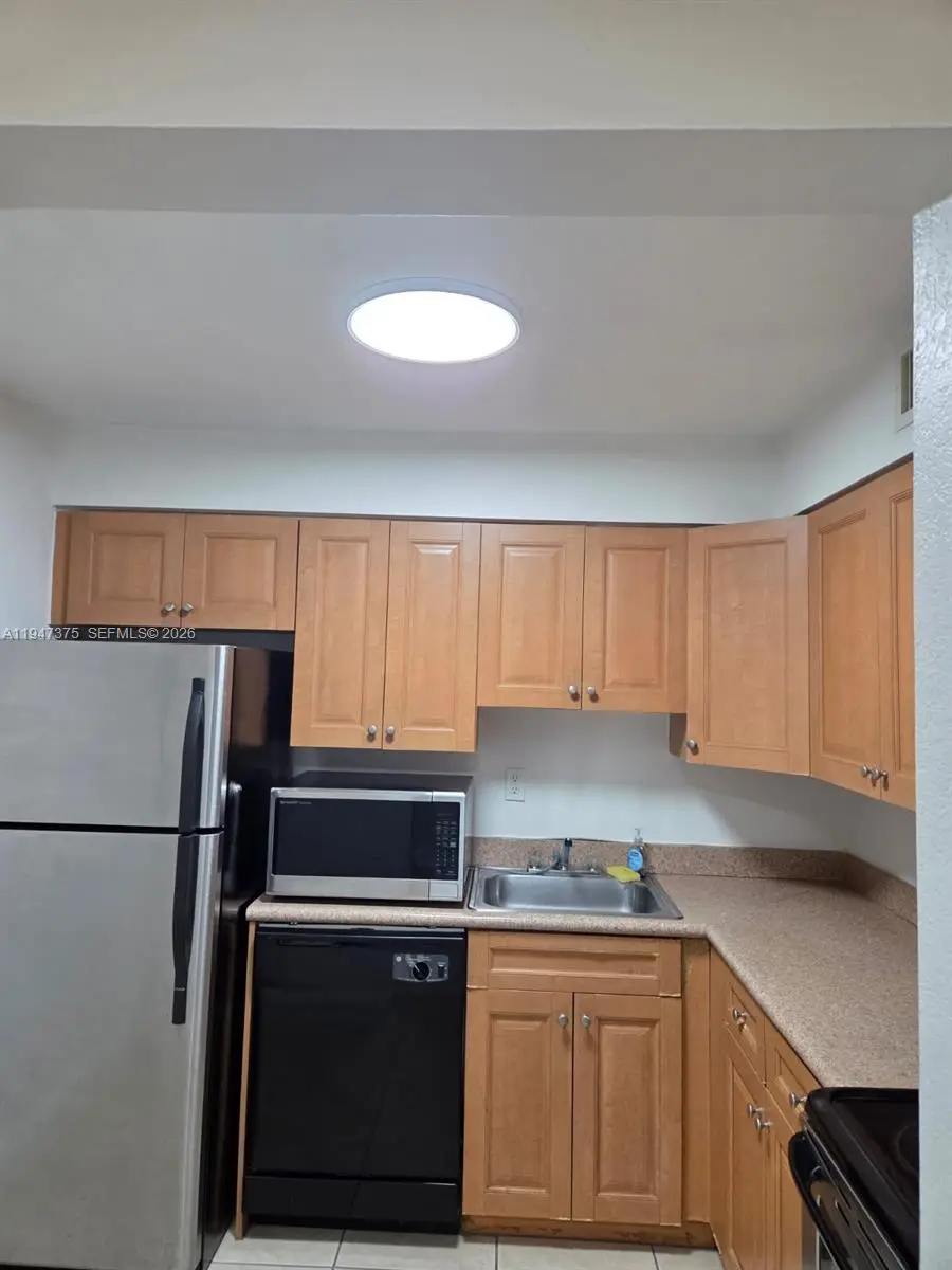 5221 Geneva Way #302, Doral, FL 33166 - Image #1