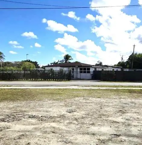 14200 Carver Dr, Miami, FL 33176