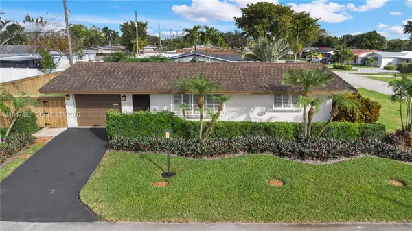 1541 NW 83rd Way, Pembroke Pines, FL 33024