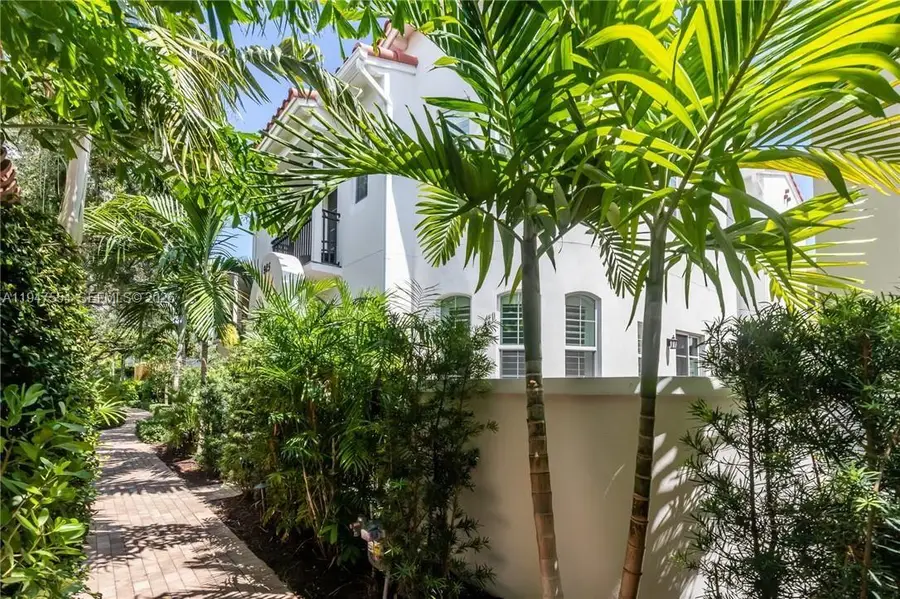 918 NE 17th Way, Fort Lauderdale, FL 33304 - Image #2