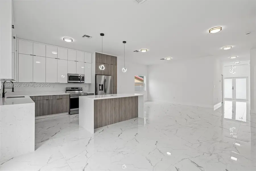 2861 NW 8th Ct, Fort Lauderdale, FL 33311 - #3