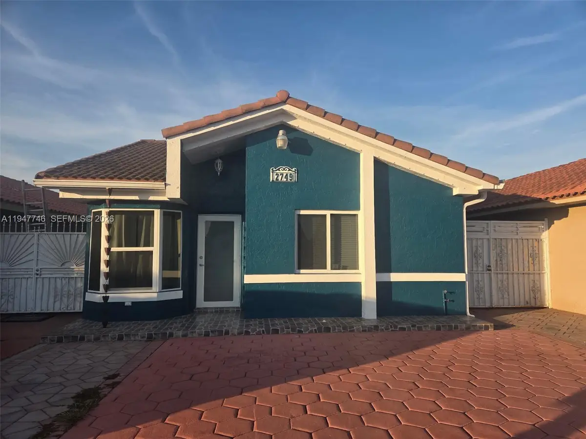 2749 W 73rd Pl, Hialeah, FL 33016 - Image #1