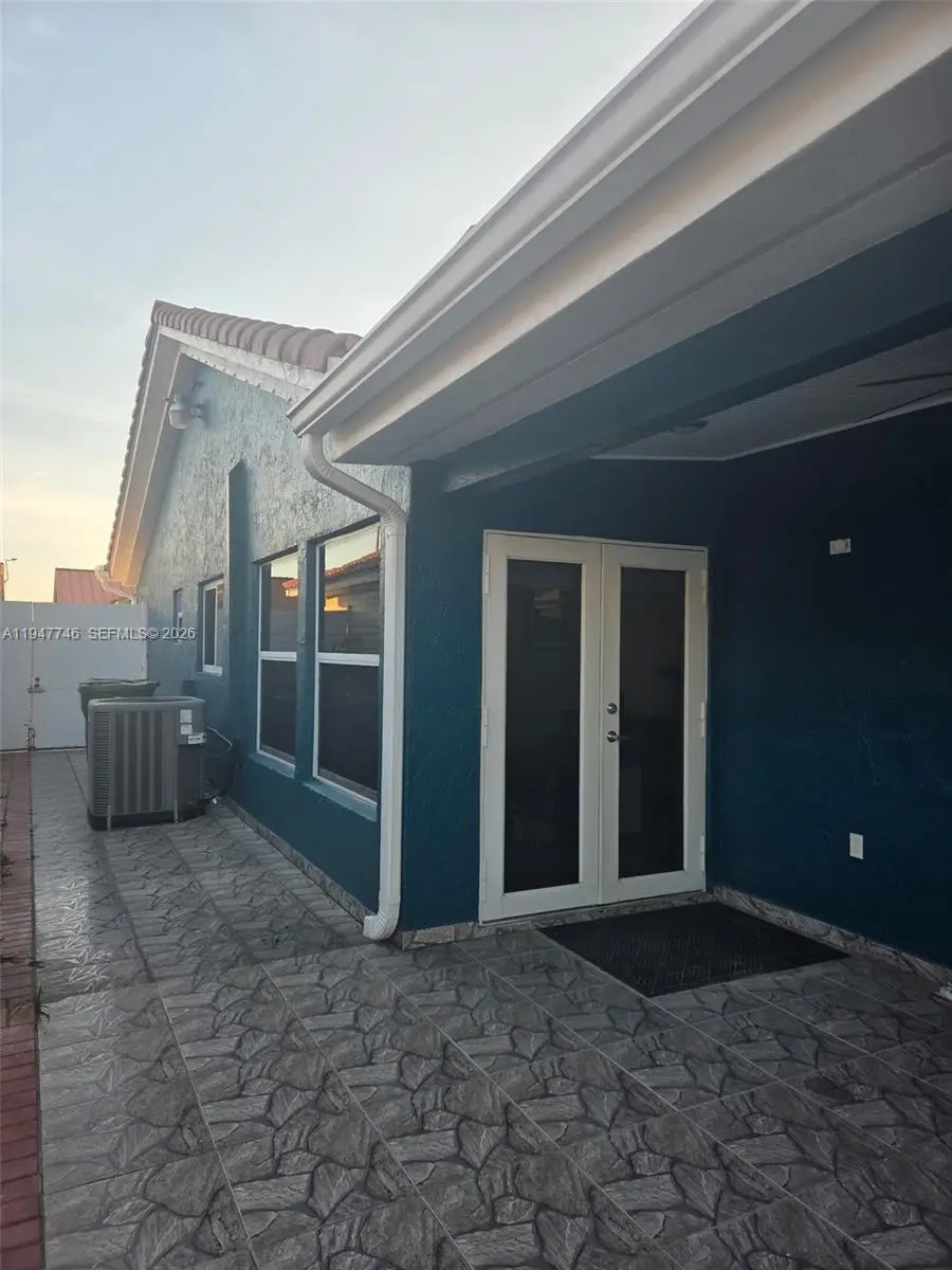 2749 W 73rd Pl, Hialeah, FL 33016 - Image #2