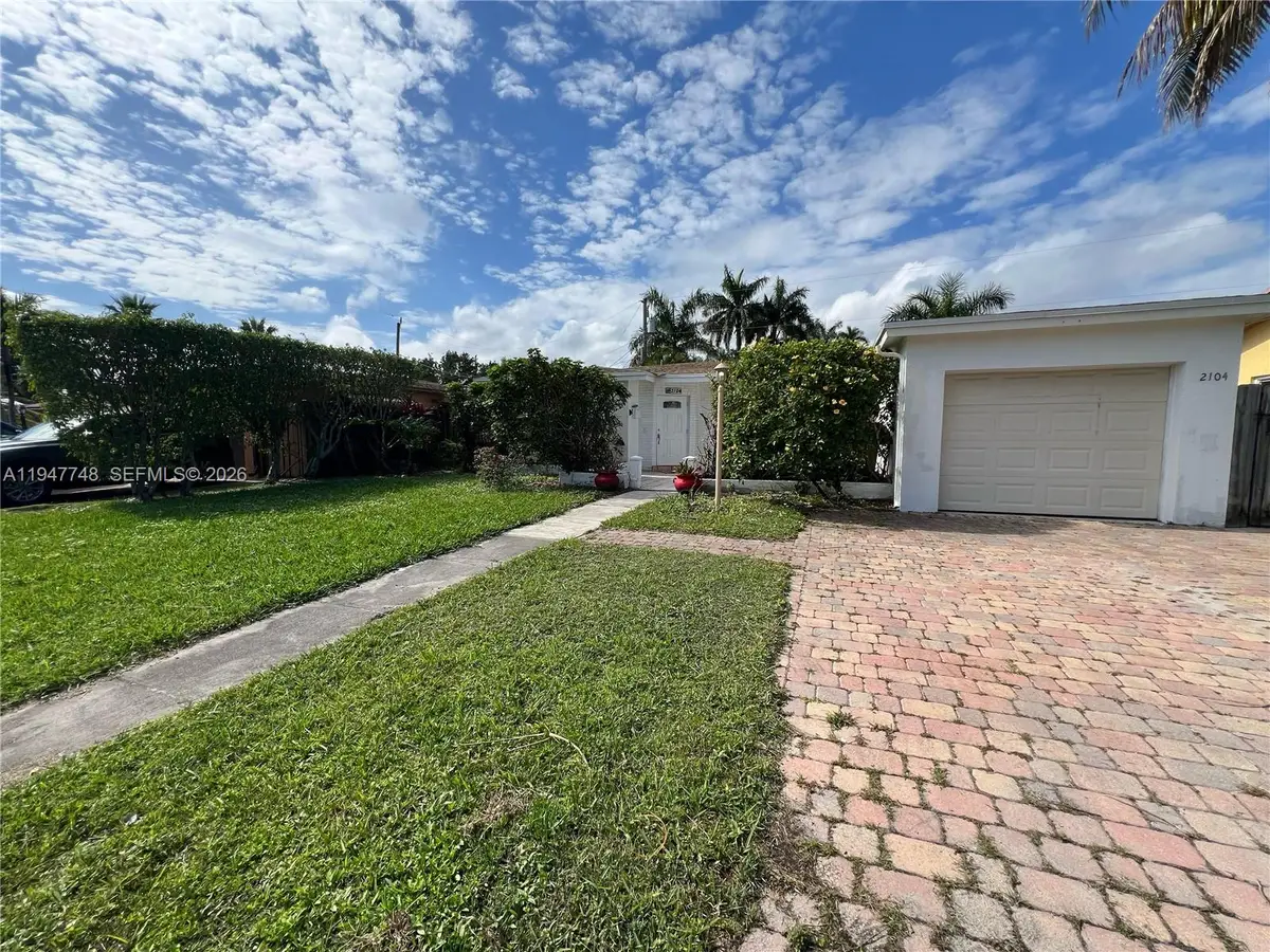 2104 N 14th Ct, Hollywood, FL 33020 - Image #1