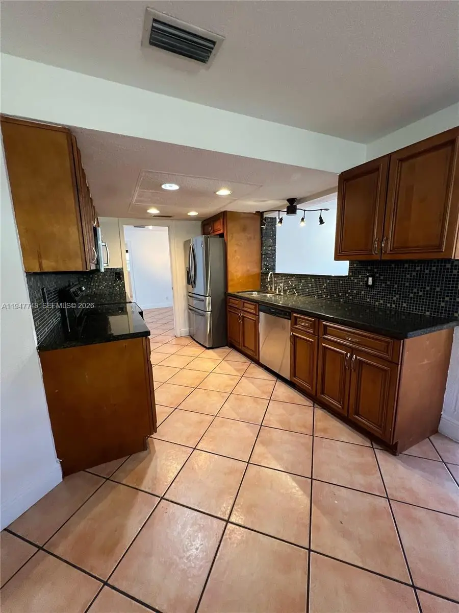 2104 N 14th Ct, Hollywood, FL 33020 - Image #3