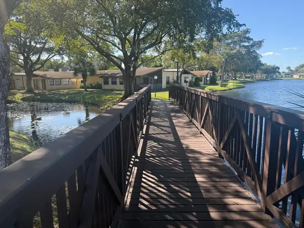 412 Briarwood Cir #2-23, Hollywood, FL 33024