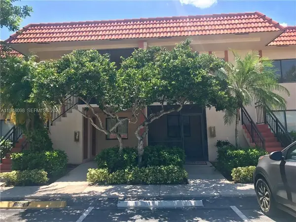 379 Lakeview Dr #205, Weston, FL 33326
