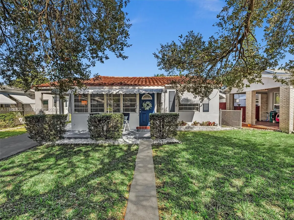 2539 Cleveland St, Hollywood, FL 33020 - Image #1