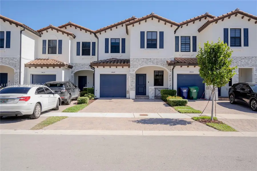 24647 SW 119th Pl, Homestead, FL 33032 - Image #2