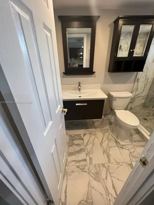 9440 Fontainebleau Blvd #213, Miami, FL 33172