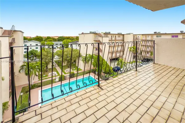 1950 W 54th St #412, Hialeah, FL 33012