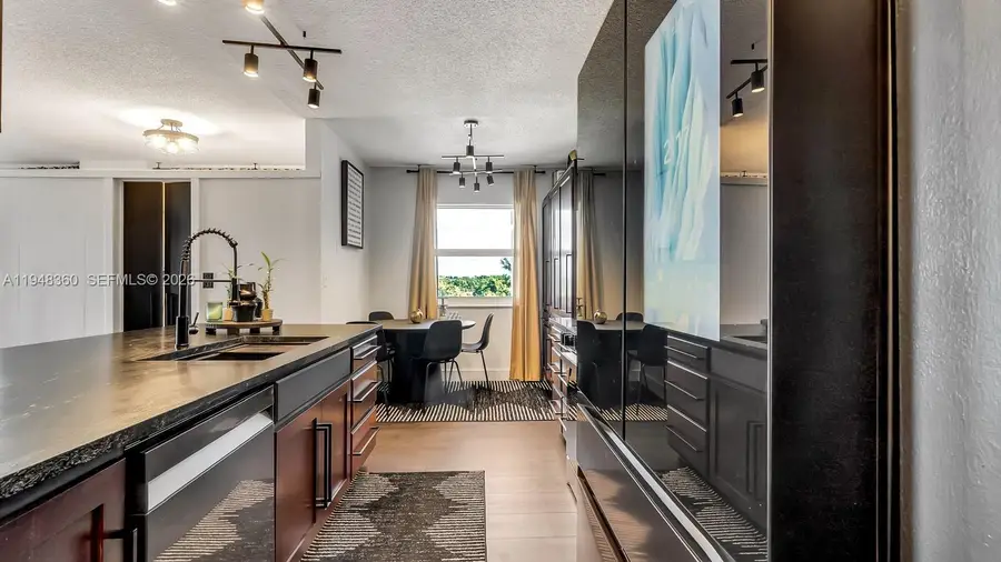 3800 Hillcrest Dr #401, Hollywood, FL 33021 - Image #2