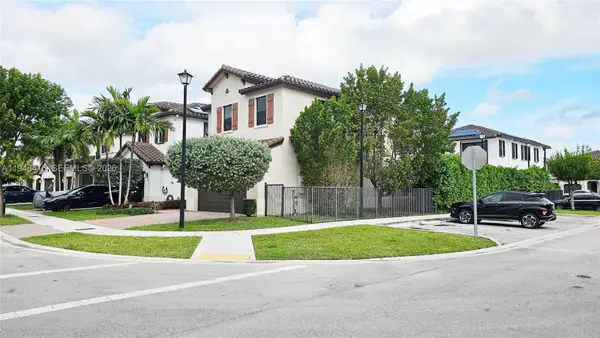 3209 W 98th Pl, Hialeah, FL 33018