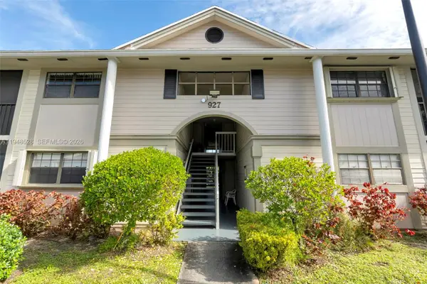 927 NE 199th St #202, Miami, FL 33179