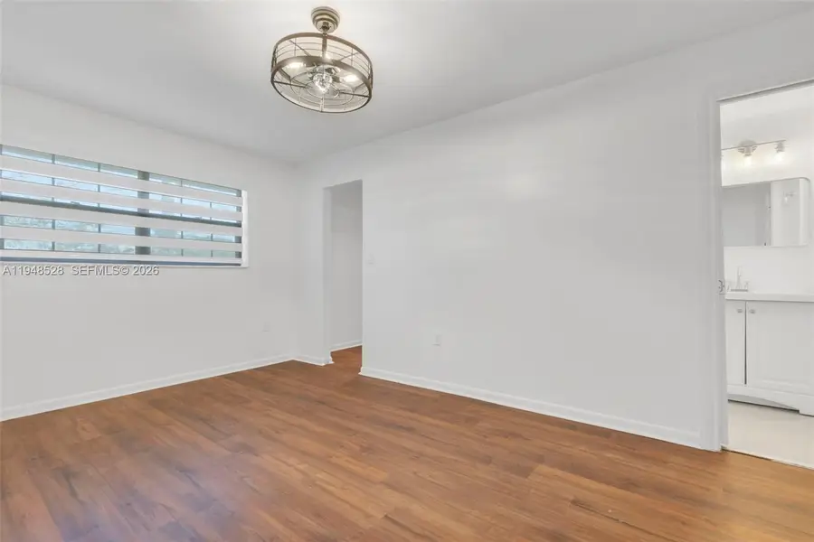 927 NE 199th St #202, Miami, FL 33179 - #3