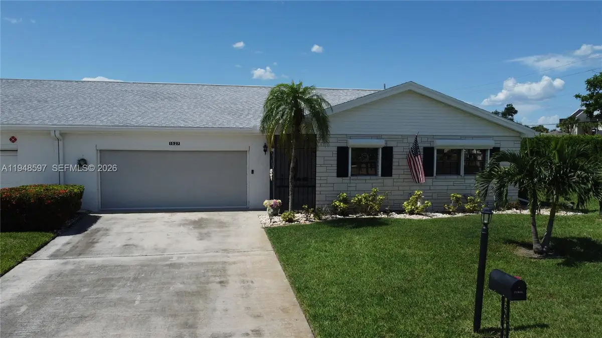 1527 Edgewater Circle, Fort Myers, FL 33919 - Image #1