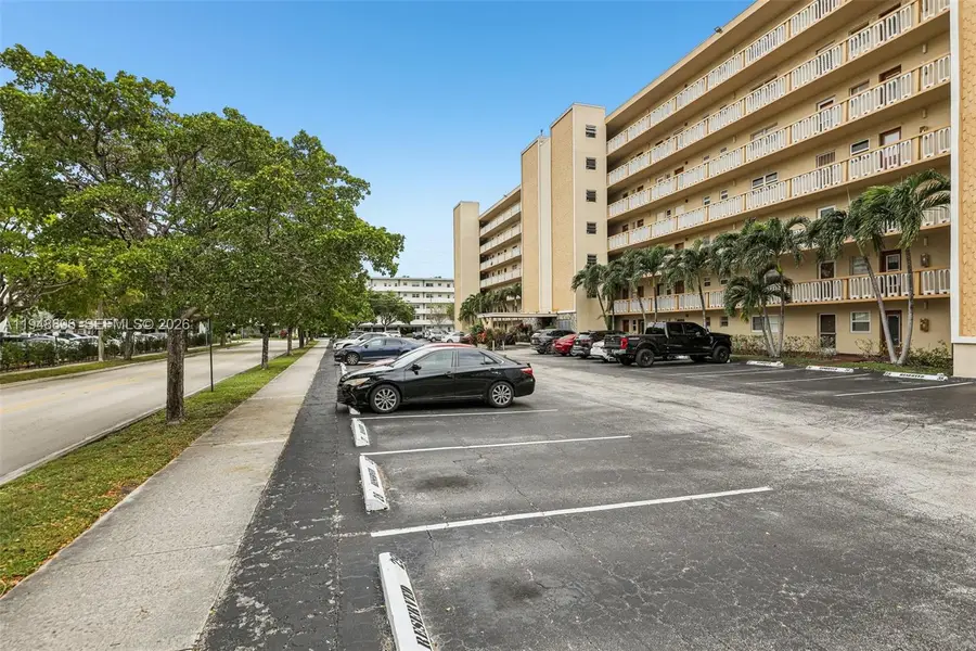 319 NE 14th Ave #501, Hallandale Beach, FL 33009 - Image #3