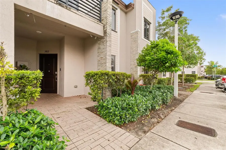 582 NE 207th St, Miami, FL 33179 - #2
