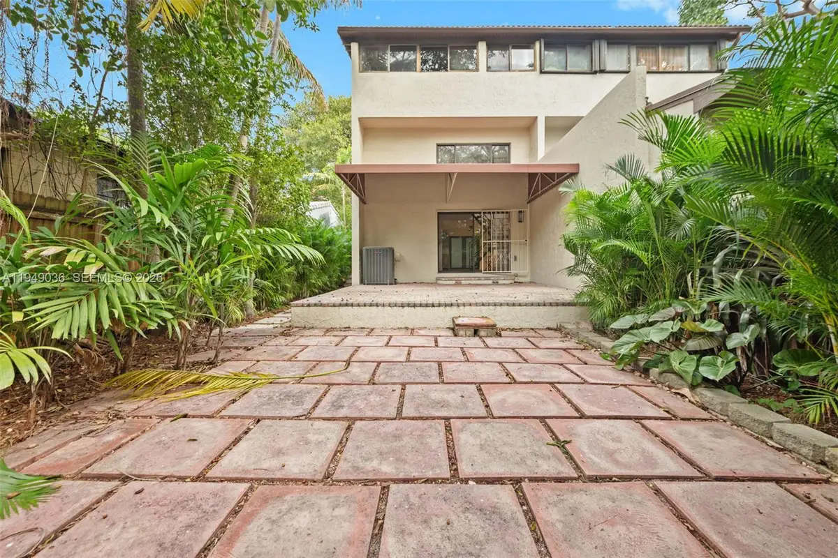 3076 Mcdonald St #B, Miami, FL 33133 - Image #1