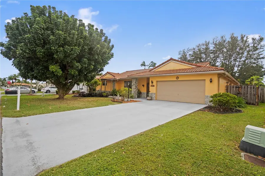 15824 Cotswold Ct, Davie, FL 33331 - #2