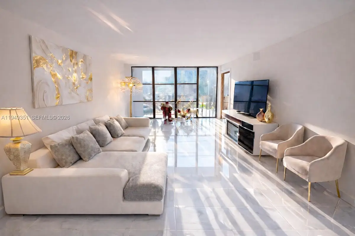 800 Parkview Dr #928, Hallandale Beach, FL 33009 - Image #1