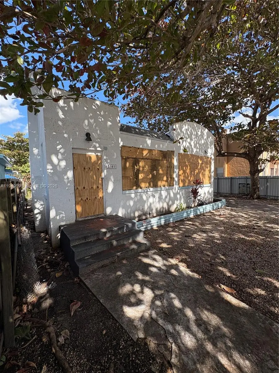 2341 SW 9th St, Miami, FL 33135 - #2