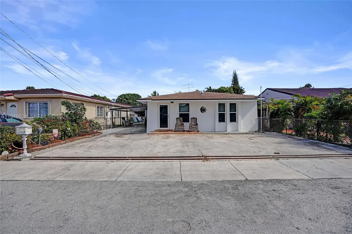 901 NW 34th Ave, Miami, FL 33125 - #1