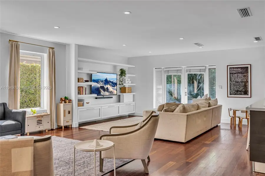 5516 Sardinia St, Coral Gables, FL 33146 - Image #2