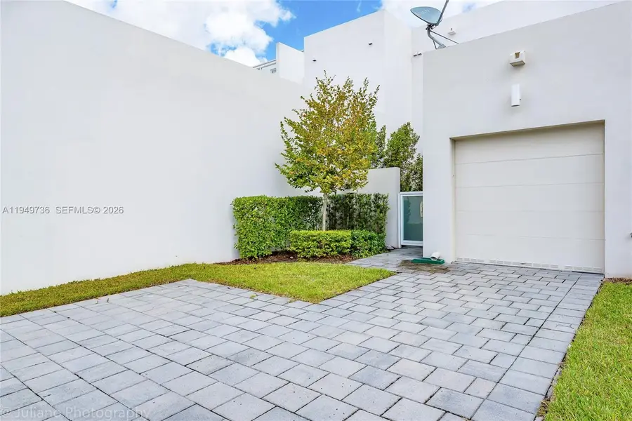 6402 NW 104th Path, Doral, FL 33178 - Image #2
