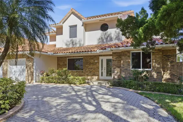 7935 NW 162nd St, Miami Lakes, FL 33016