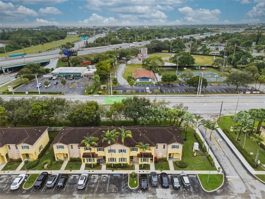 6038 SW 19th Pl, North Lauderdale, FL 33068 - Image #2