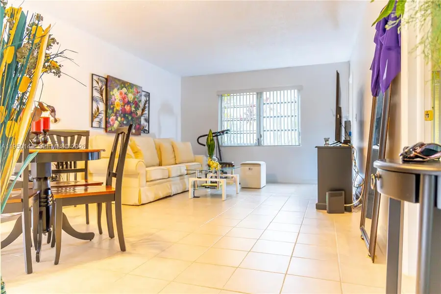 351 Cambridge Rd #107, Hollywood, FL 33024 - Image #3